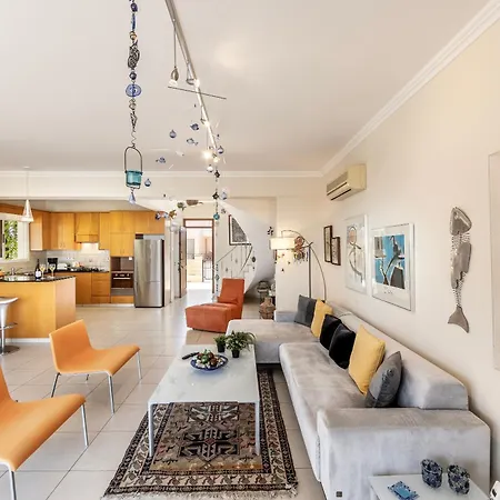 Villa Chelidonia Larnaca Seafront
