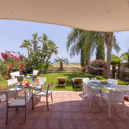 Chelidonia Larnaca Seafront ヴィラ Meneou