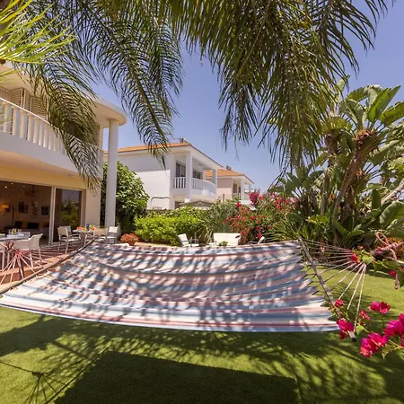 Villa Chelidonia Larnaca Seafront *