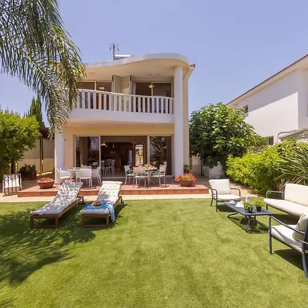 Villa Chelidonia Larnaca Seafront Meneou