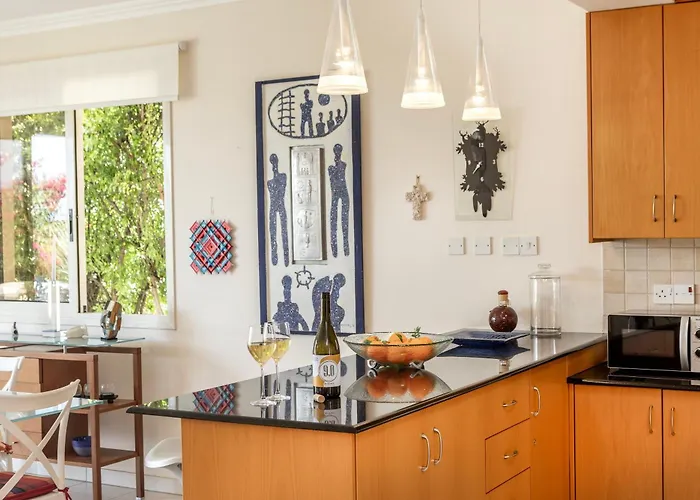 Chelidonia Larnaca Seafront Vila *