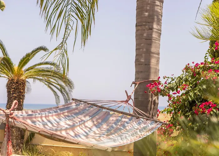 Chelidonia Larnaca Seafront Vila