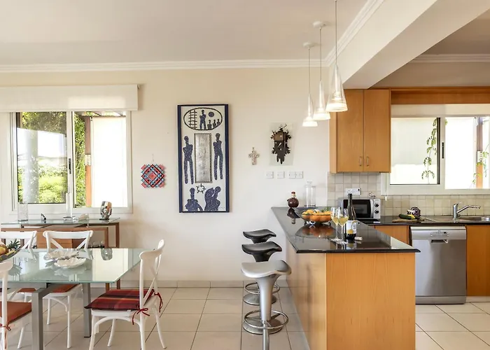 Vila Chelidonia Larnaca Seafront