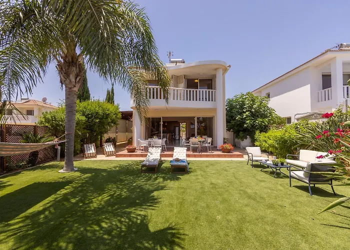 Chelidonia Larnaca Seafront * Meneou