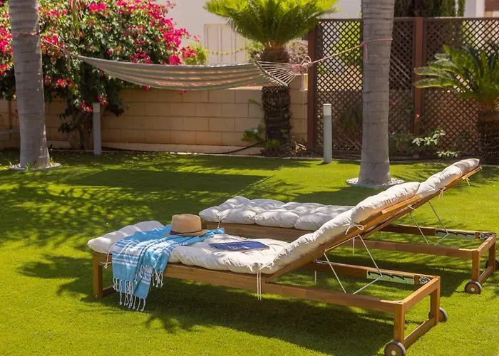 Chelidonia Larnaca Seafront Vila