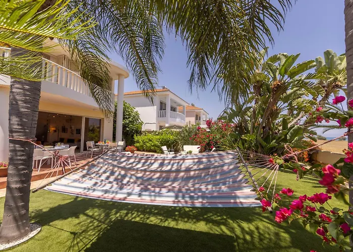 Vila Chelidonia Larnaca Seafront *