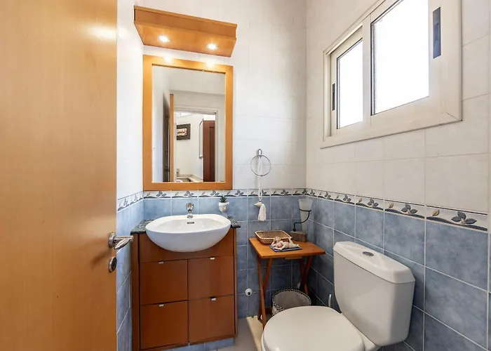 Vila Chelidonia Larnaca Seafront