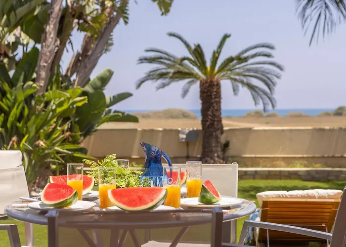 Chelidonia Larnaca Seafront Vila